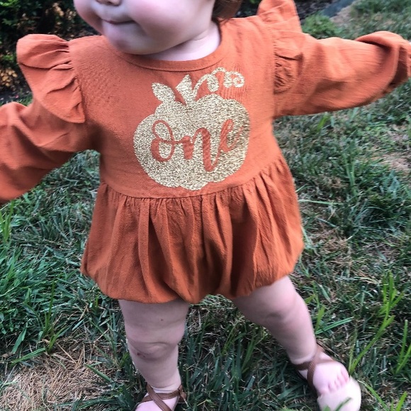 12 month One Pumpkin Outfit - Picture 4 of 4